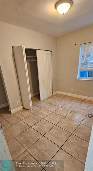 Building Photo - 651 NE 46th Ct