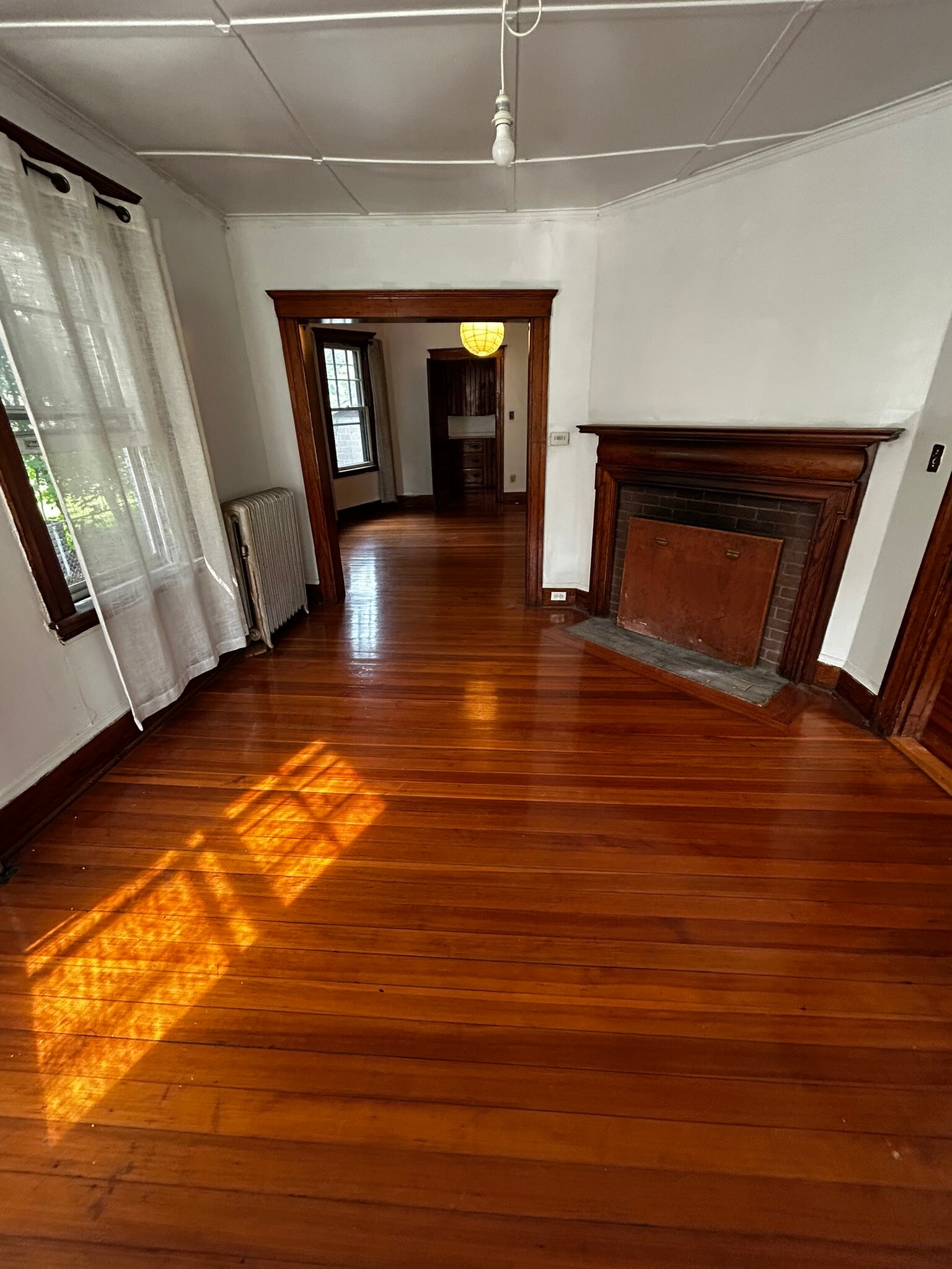 Building Photo - 215 Crescent St
