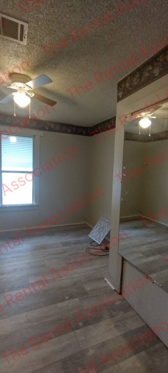 Building Photo - 204 Magnolia St