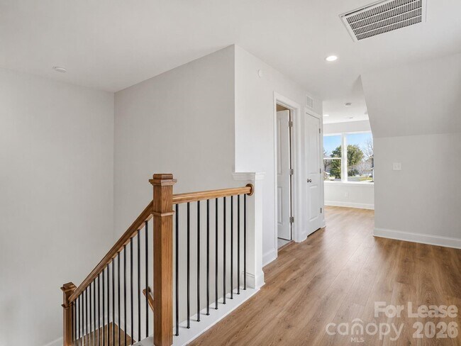 Building Photo - 343 Gray Dr