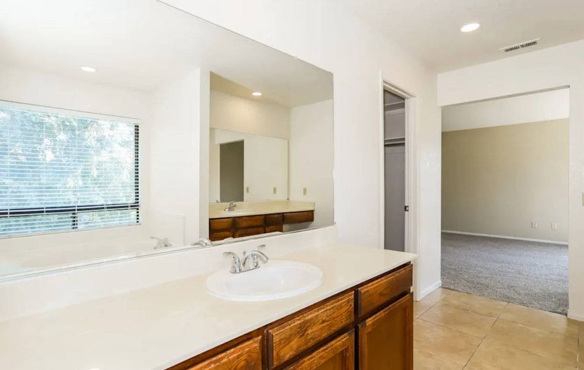 Building Photo - 40040 Pasadena Dr