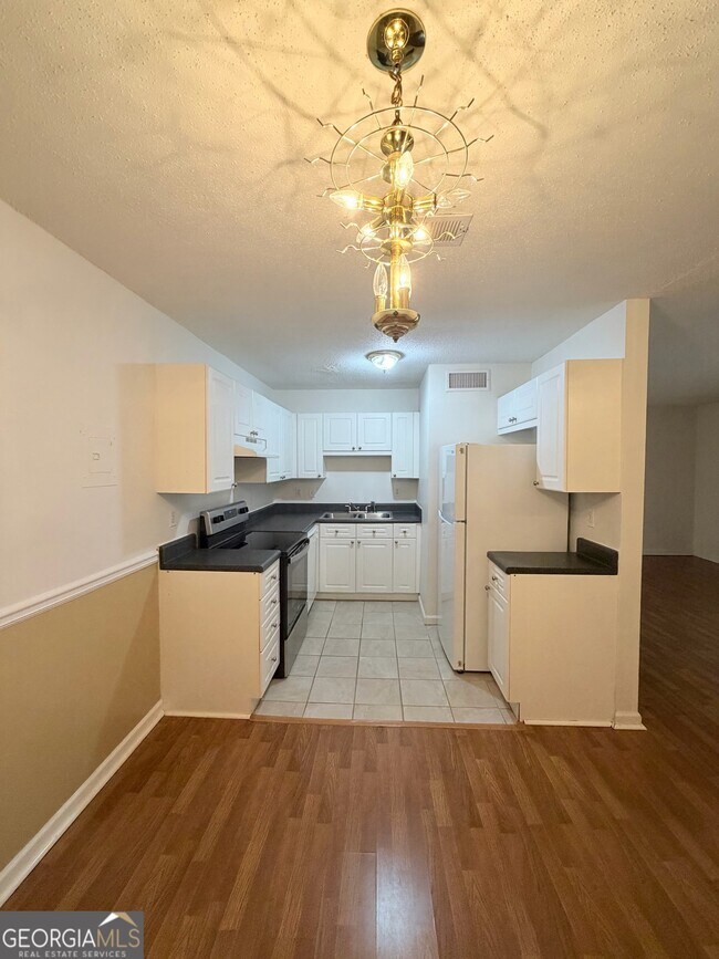 Building Photo - 3595 Woodbriar Cir