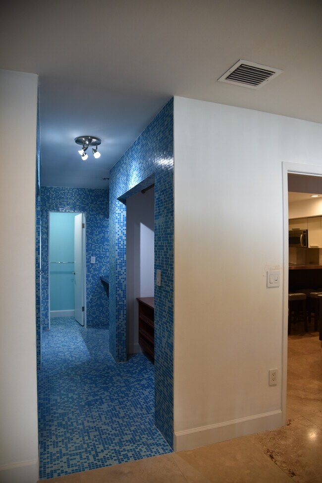 Building Photo - 15315 Loch Isle Dr W