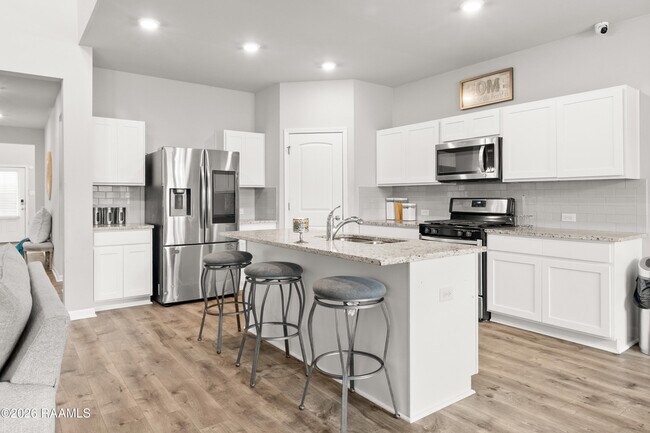 Building Photo - 203 S Lakepointe Dr