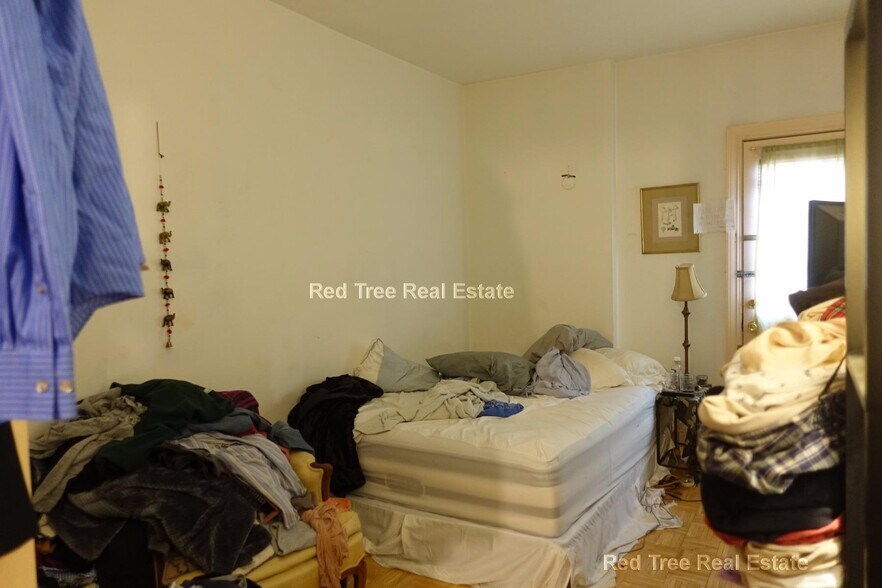 Building Photo - 56 Park Vale Ave