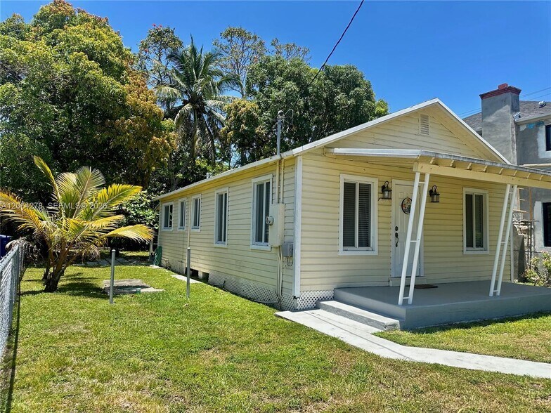 Building Photo - 3611 Oak Ave