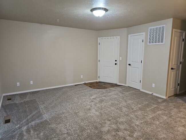 Building Photo - 1521 W Alexandra Ln