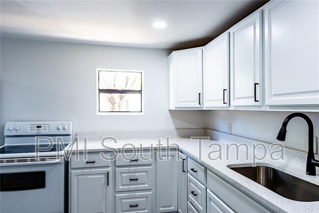 Building Photo - 3402 W Van Buren Dr