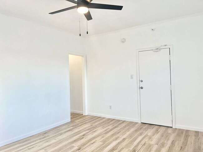 Building Photo - 3977 Rhoda Dr