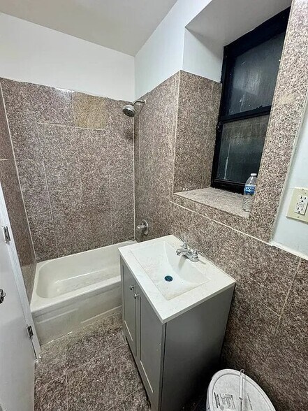 Building Photo - 132 W 129th St