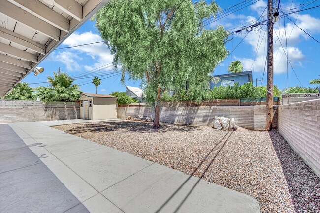 Building Photo - 2221 Santa Clara Dr