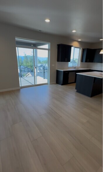 Building Photo - 3472 Deerfern Rd