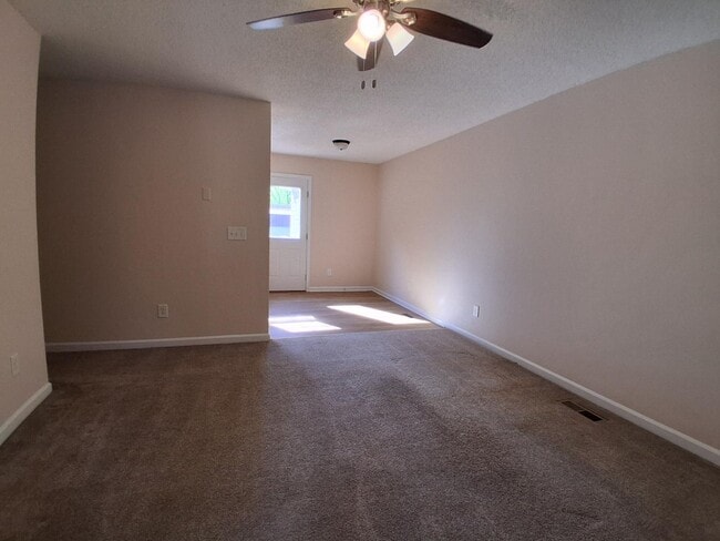 Building Photo - 821 Belle Dr