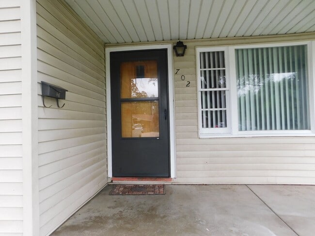 Building Photo - Beautifully remodeled 3 bedroom/1 bath hom...