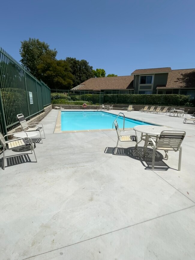 Building Photo - 596 Rio Grande Cir