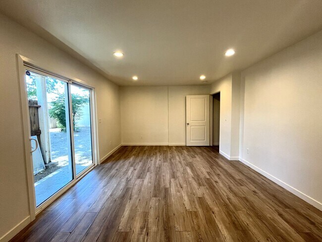 Building Photo - 1629 Kendall Dr