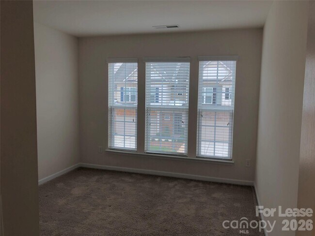 Building Photo - 6032 Carrollton Ln