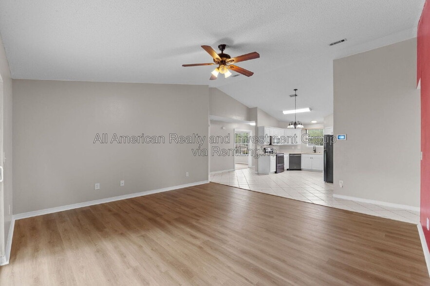 Building Photo - 216 Lustan Dr