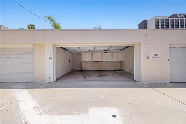 Building Photo - Corner lot home on a classic tree lined Beverly Hills street