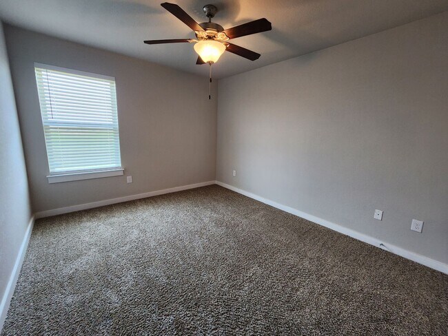 Building Photo - Large 3/2.5/2 in Creekside Crossing! Game Room + Balcony! Fridge Included / CISD