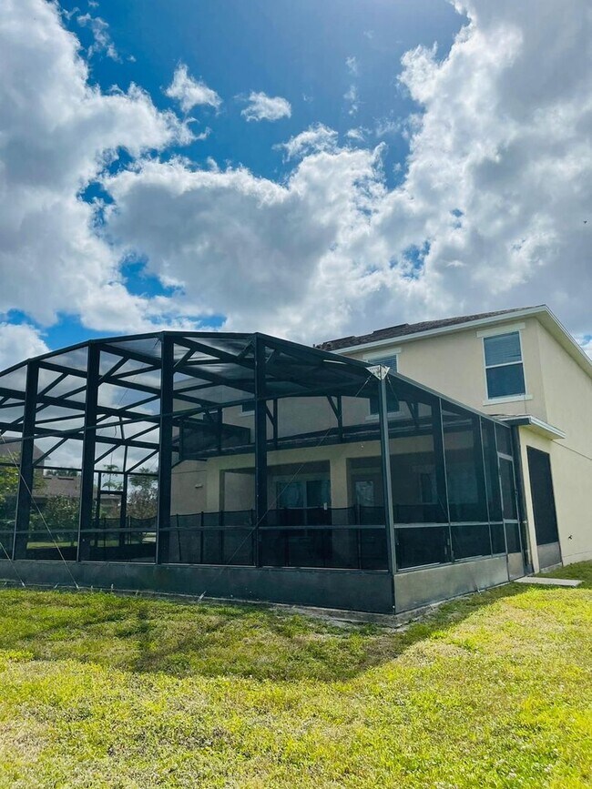Building Photo - Brand new 4 bed 2 1/2 bath house in gated ...