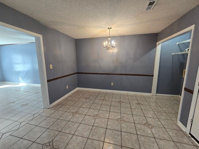 Building Photo - 2 Bedroom 2-1/2 Bathroom Townhouse Style Condo