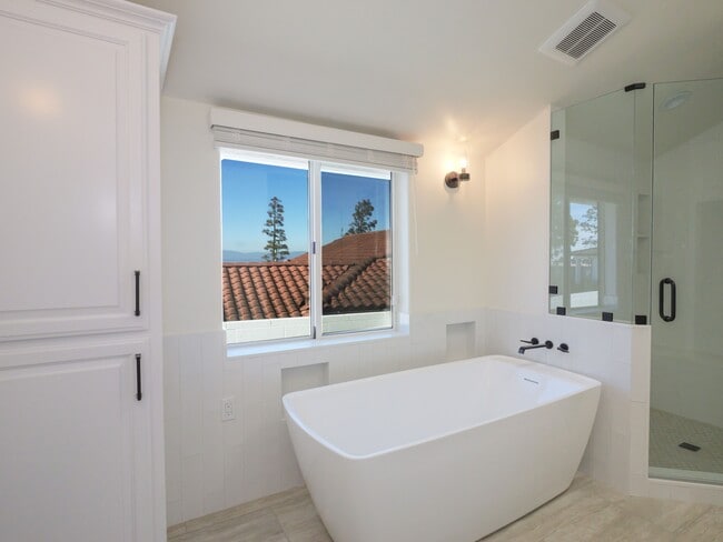 Building Photo - 108 Vía Mesa Grande