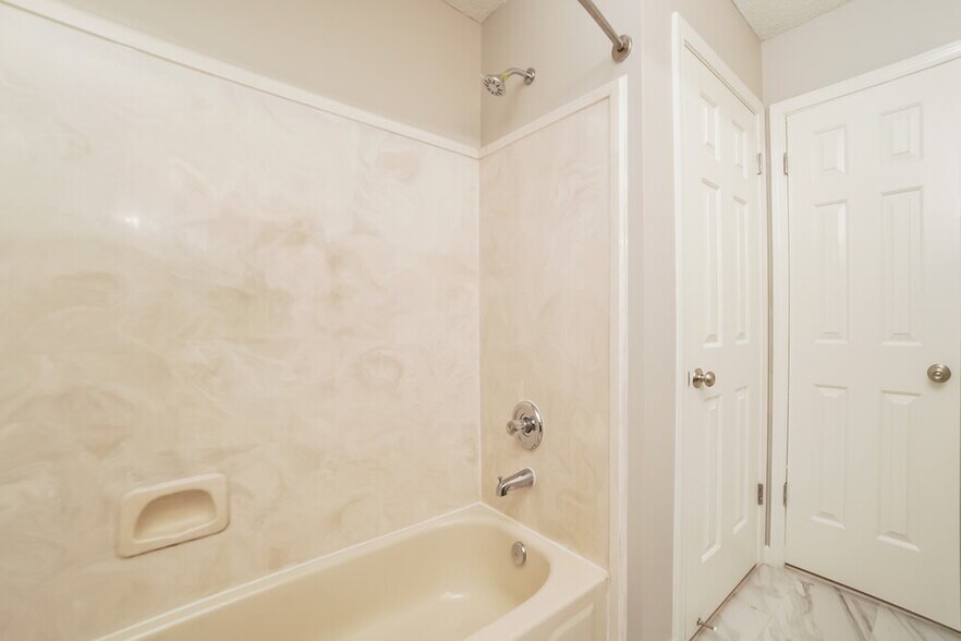 Building Photo - 2755 Fletcher View Dr