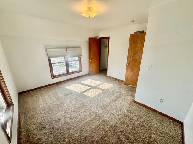 Building Photo - 304