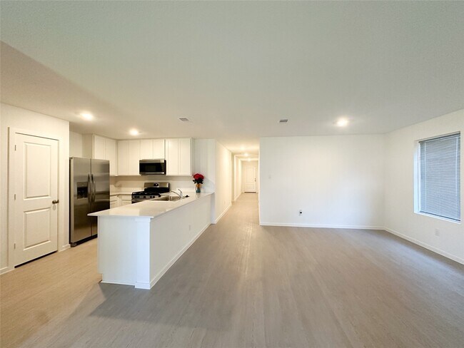 Building Photo - 229 Douglas Hls Dr