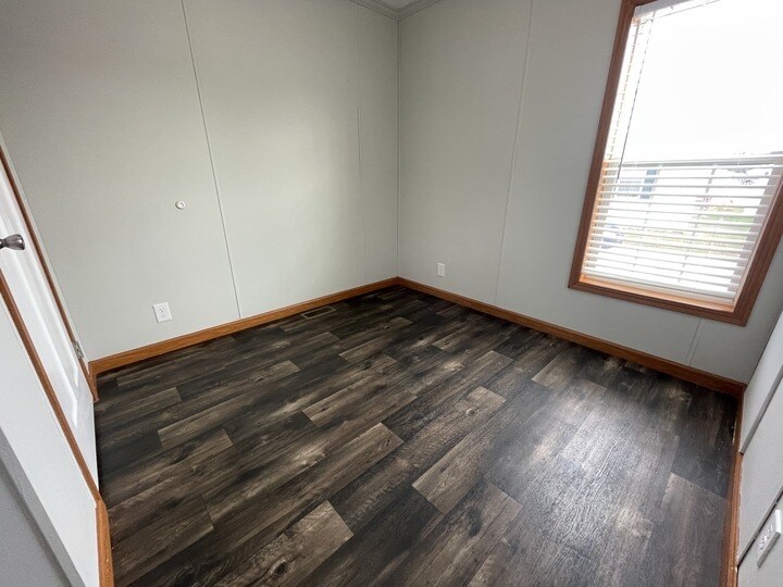 Building Photo - 38031 Leverette Ave