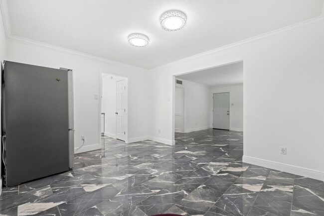 Building Photo - 7900 Westheimer Rd