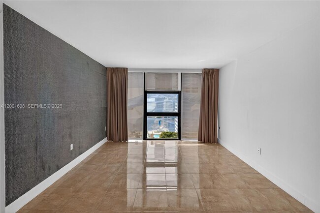 Building Photo - 600 NE 36th St