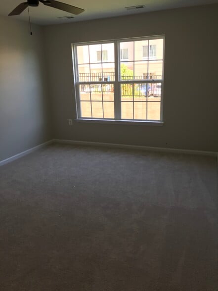 Primary Room - 6425 Richmond Hwy