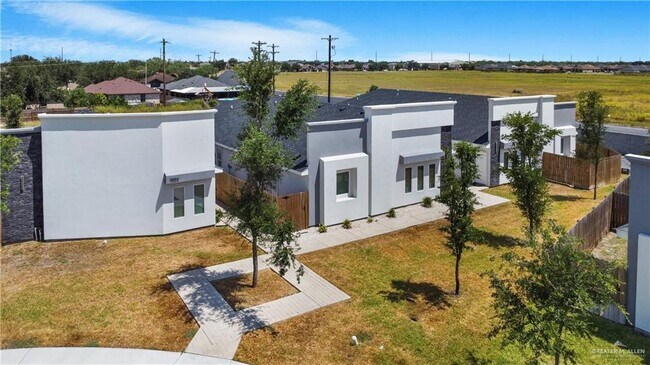 Building Photo - 11002 N 33rd Ln