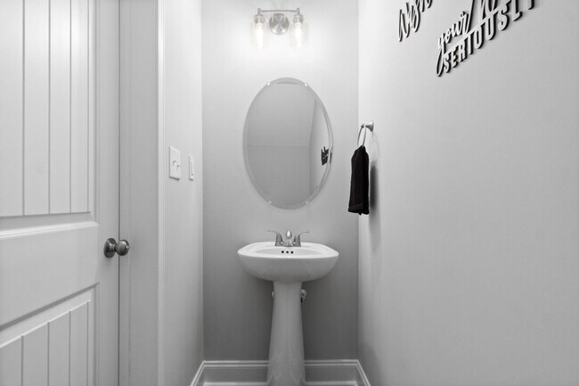 Building Photo - 541 New S Dr