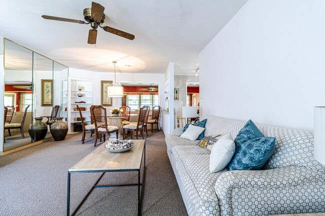 Building Photo - 1300 SE 7th Ct