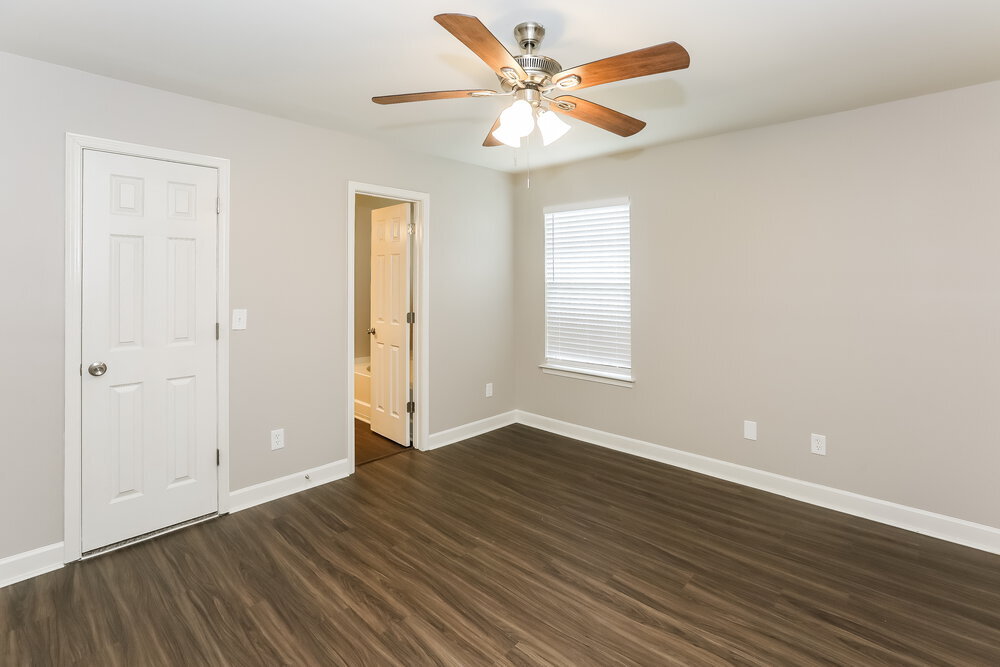 Building Photo - 4214 Broadstairs Dr SW