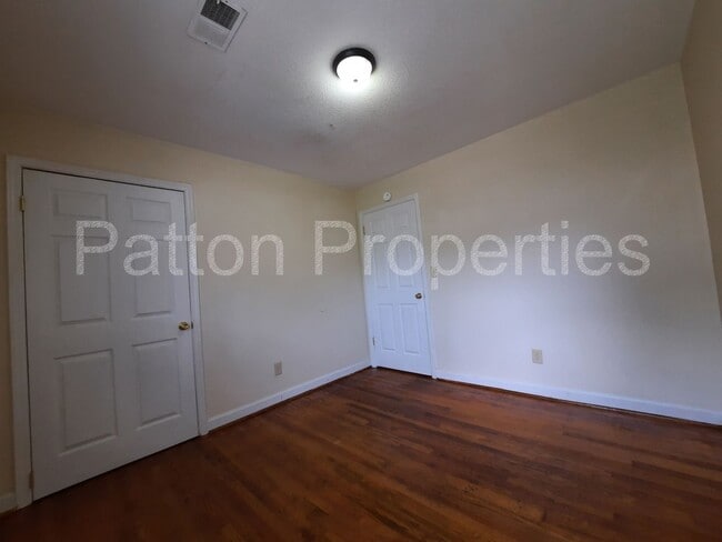 Building Photo - College Place Home