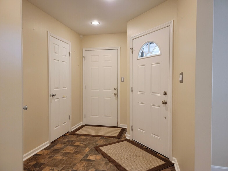 Building Photo - 26 Heron Dr