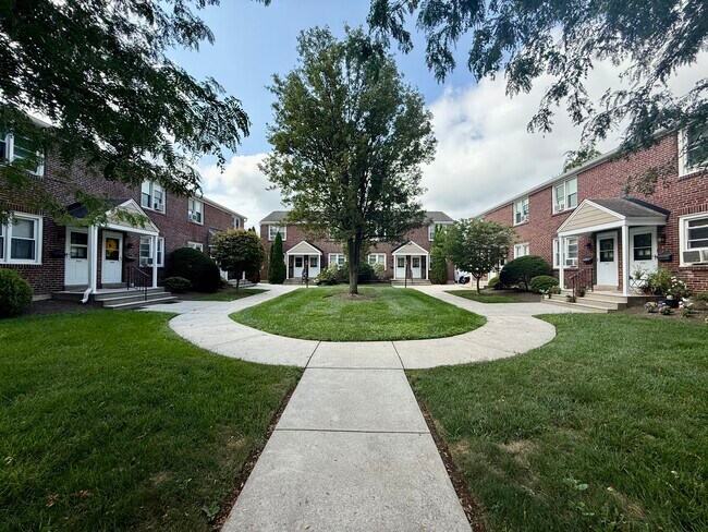 Building Photo - 3528 Rhoads Ave