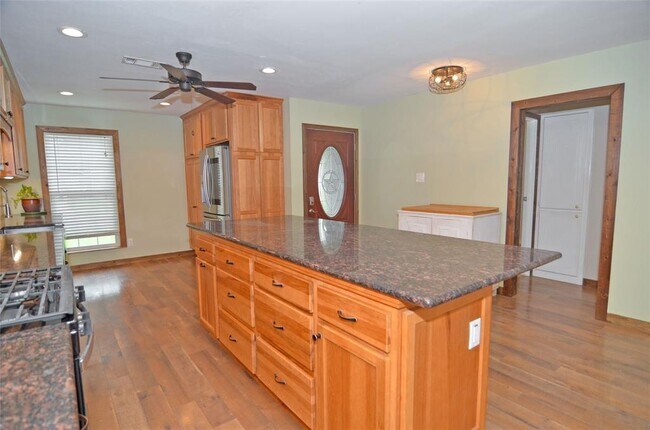 Building Photo - 11731 Bowie Dr