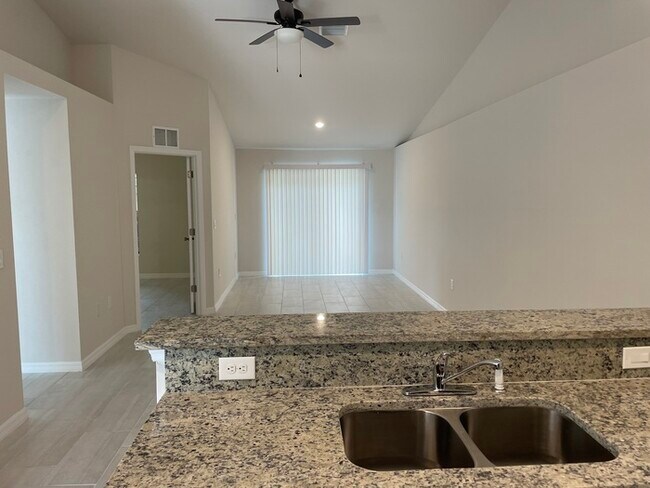 Building Photo - SE Cape Coral Rental Unit