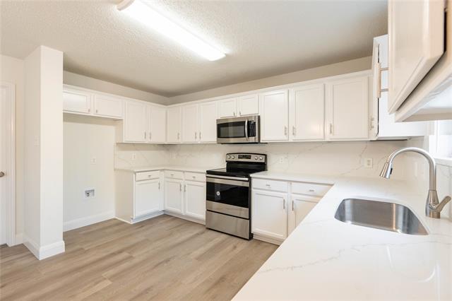 Building Photo - 2304 Glenhaven Dr