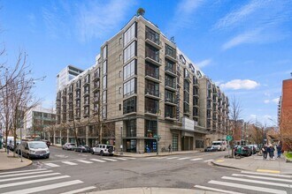 Building Photo - **FURNISHED** Streetcar Lofts studio w/parking/storage/Juliette balcony/fitness center/courtyard ...