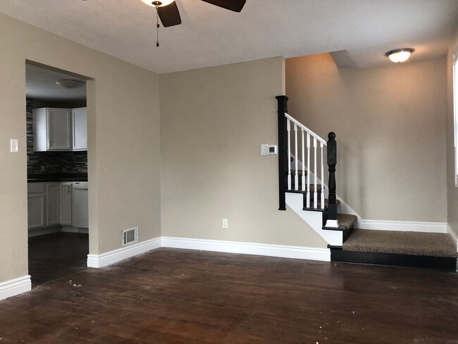 Building Photo - 3 Bedroom House