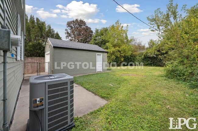 Building Photo - 2736 Northwood Ave