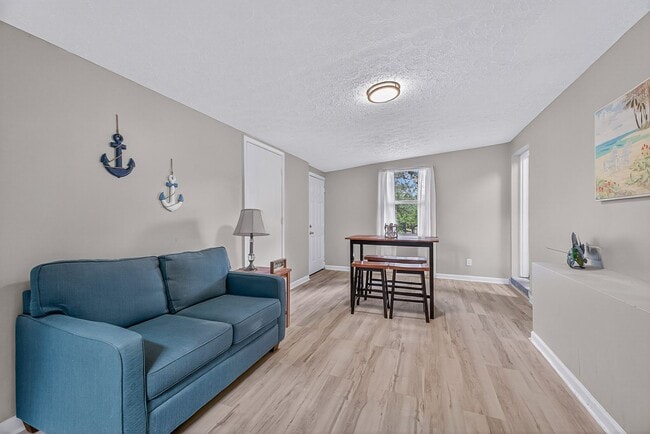 Building Photo - 901 S Madison Dr