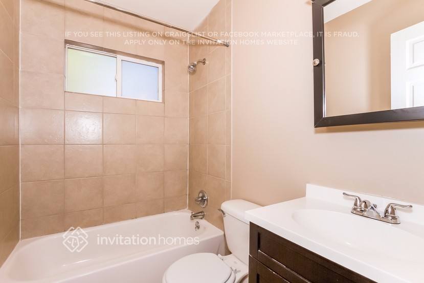 Building Photo - 9301 Lillian Ln