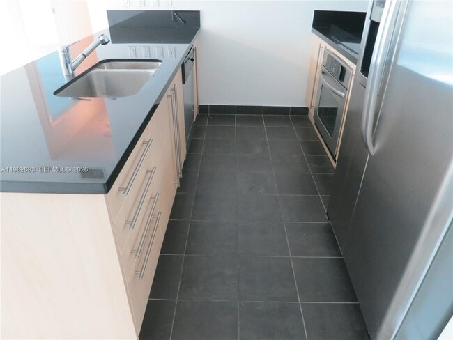 Building Photo - 1111 SW 1st Ave